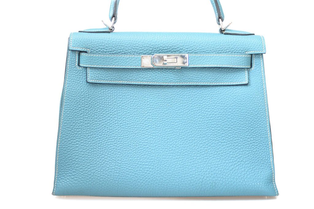 ケリーの鮮やかなブルージーンカラー