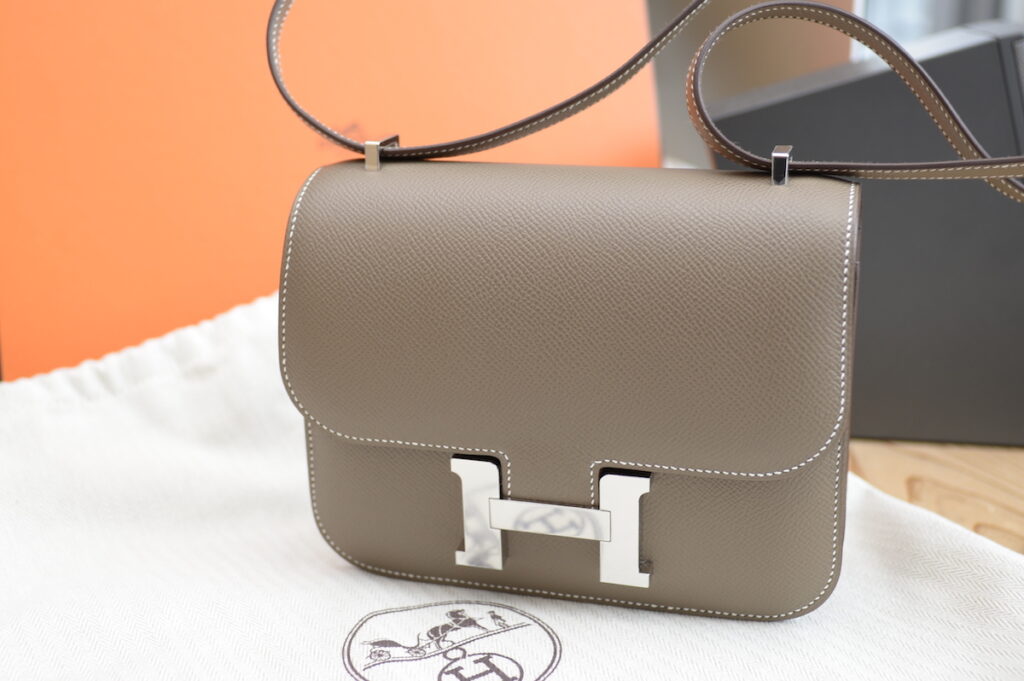 人気の高い定番モデル「コンスタンスミニ」