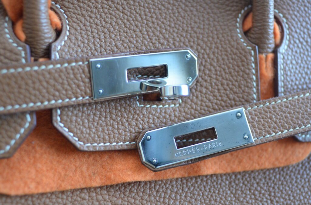 バーキンの金具部分の細かな傷の様子