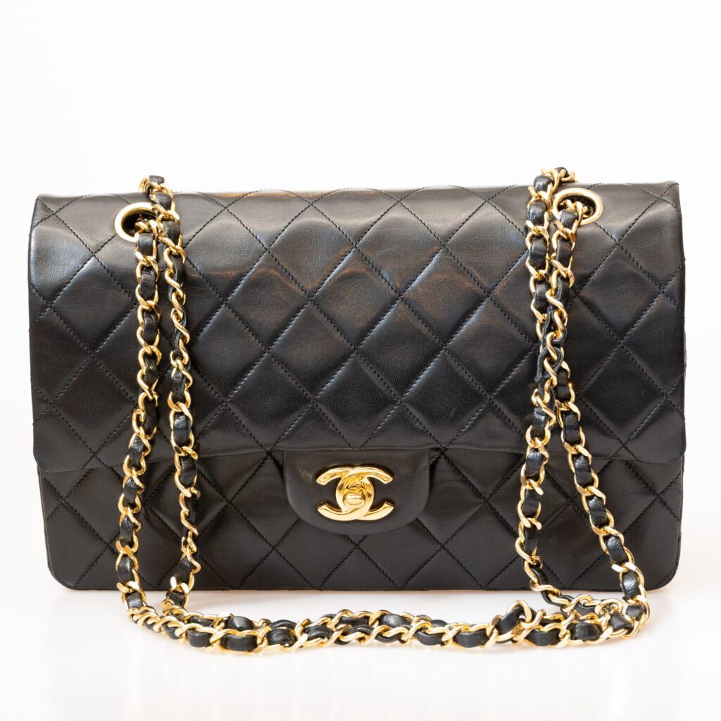 ダブルフラップチェーンショルダー（ブラック・ラムスキン）