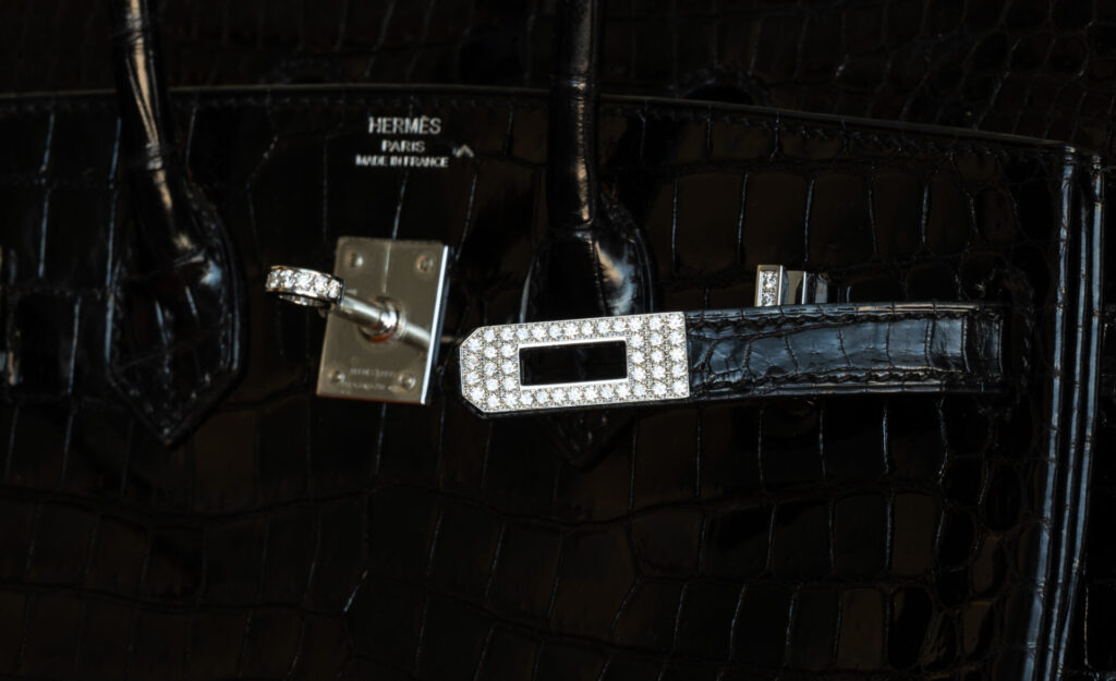 本体には4.12ctのダイヤモンドが施されている