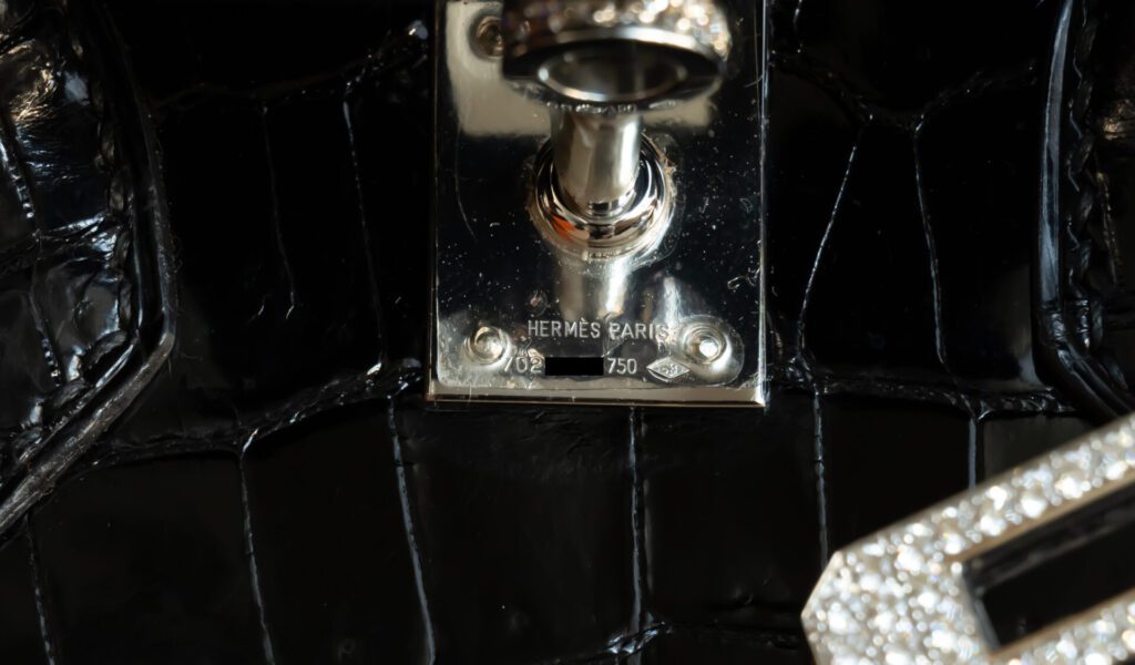 金具やプレートは全てK18ホワイトゴールド製