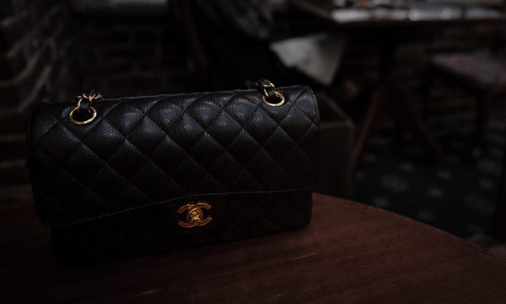 シャネルのチェーンショルダーは資産価値があるのか